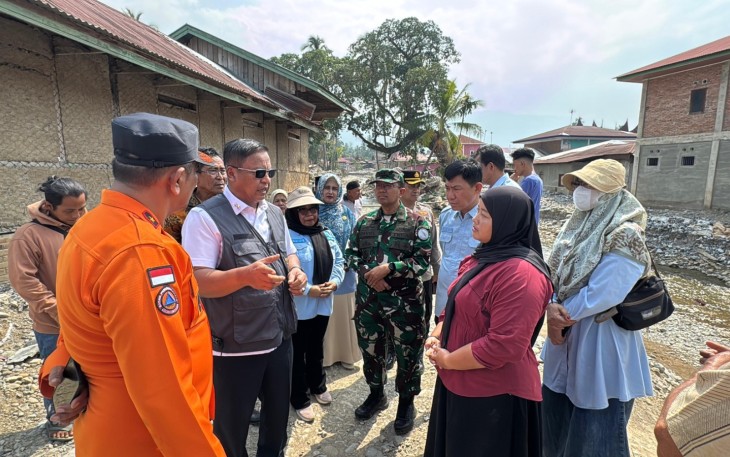Tim Monev Khusus Satgas PRR yang dipimpin Kaposko Nasional Satgas PRR Irjen Pol Wahyu Bintono Hari Bawono meninjau pemulihan pascabencana di kawasan Solok Raya, Sumatera Barat. dok : Satgas PRR
