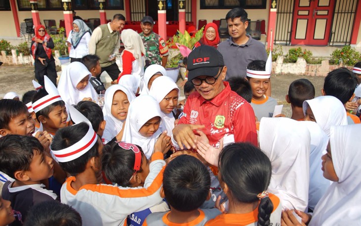 Jalan Santai Semarak HUT ke-81 RI, Wawako Raja Ariza Ajak Siswa dan Orangtua Perkuat Semangat Kebersamaan