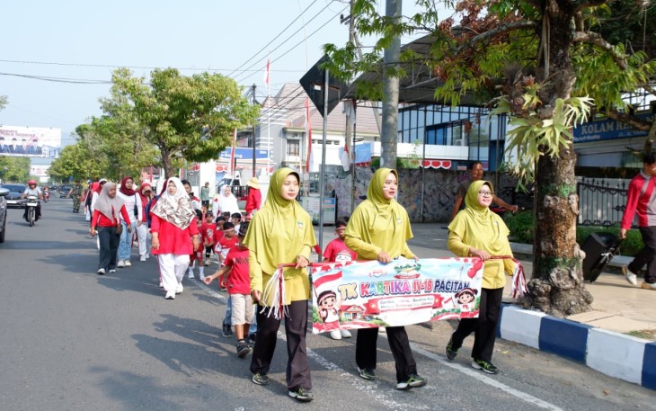 Jalan sehat TK Kartika IV-18 Pacitan
