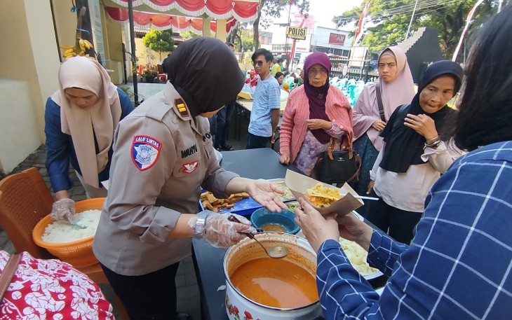 MBG dan Cek Kesehatan Gratis Polresta Malang Kota Menyapa Warga di Polsek Blimbing