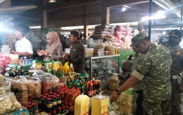 TNI-Polri dan Pemda Trenggalek Pantau Harga Bahan Pokok di Pasar