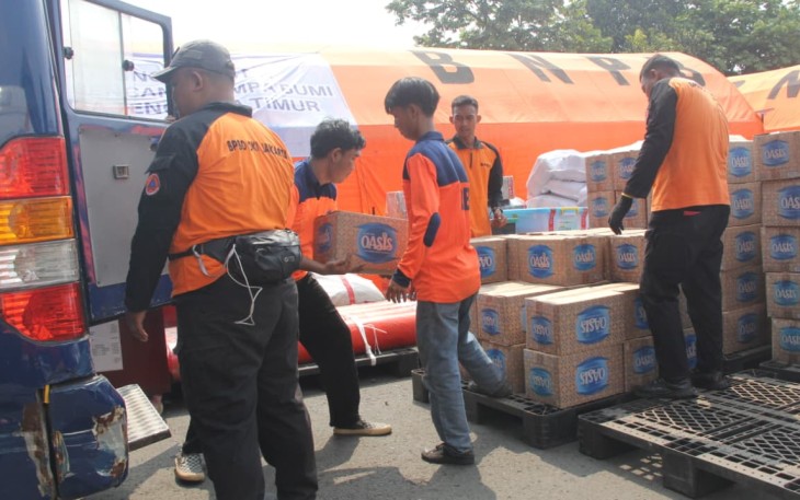 Pos Dukungan Logistik Nasional (Posduklognas) di Baseops Lanud Halim Perdanakusuma, Jakarta, menyiapkan dan mendistribusikan bantuan logistik bagi masyarakat terdampak bencana di Nusa Tenggara Timur (NTT). Bantuan tersebut dikirim ke Pos Logistik Labuan Bajo dan Pos Logistik Maumere pada Jumat (21/8). Sumber: BNPB