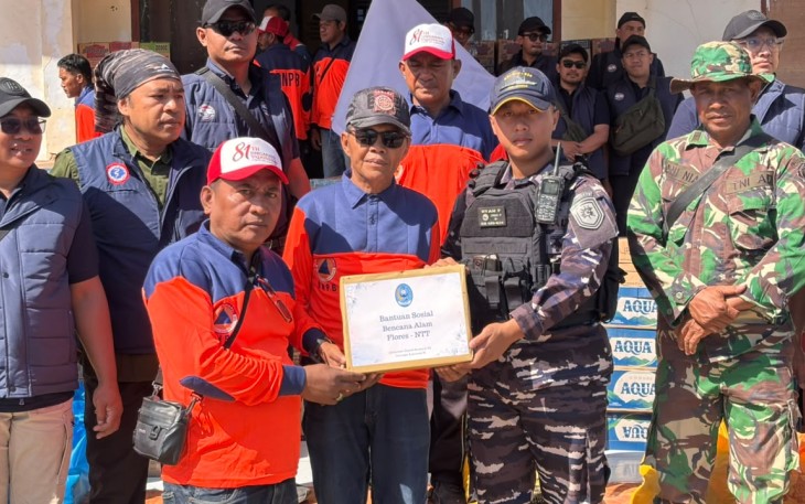 TNI AL dan Bank Indonesia Salurkan Bantuan Kemanusiaan di Pulau Palue NTT