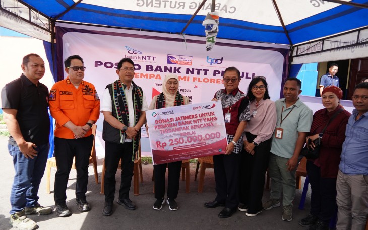 Pemprov dan Bank Jatim Salurkan Bantuan Sosial untuk Korban Bencana di NTT 
