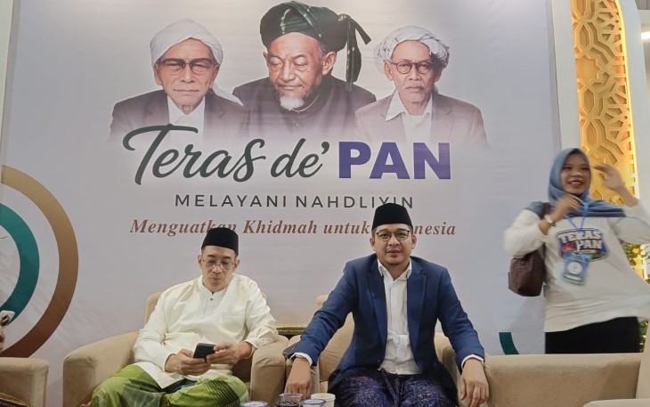 PAN Jatim Dirikan Posko 'Teras de PAN', Dekat Makam Mbah Wahab, Muktamirin Berebut Foto Bareng Pasha Ungu