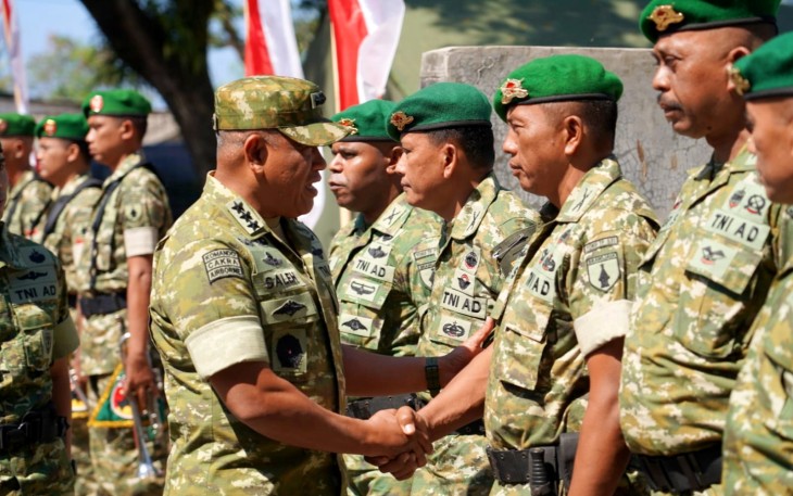 Wakil Kepala Staf Angkatan Darat (Wakasad) Letjen TNI Muhammad Saleh Mustafa melakukan kunjungan kerja di Yonif TP 531/Menak Sopal