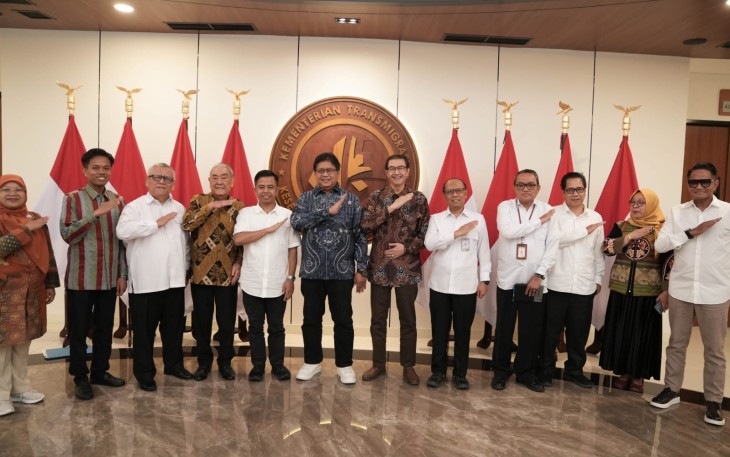 Kehadiran para petani dan pengusaha karet di Gedung Makarti, kantor Kementerian Transmigrasi (Kementrans), Kalibata, Jakarta, 2/9/2026, disambut dengan terbuka oleh Wakil Menteri Transmigrasi Viva Yoga Mauladi