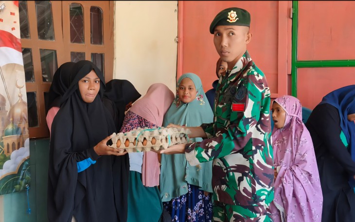 Jumat Berkah Yonarmed 12 Kostrad, Satgas Pamtas Salurkan Sembako untuk Santri Panti Asuhan Bina Bunga Bangsa