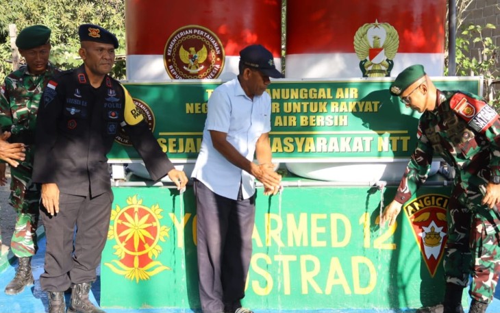 TNI Manunggal Air, Yonarmed 12 Kostrad Hadirkan Harapan Air Bersih bagi Masyarakat Perbatasan