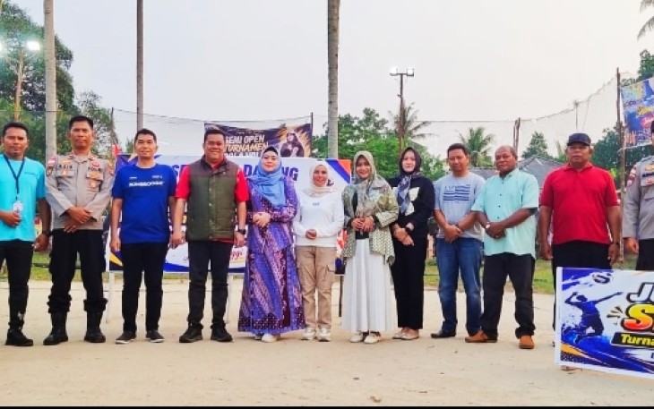 Sekda Bintan Buka Turnamen Bola Voli Semi Open Antar RW Cup V di Sebong Lagoi