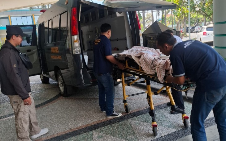 Ambulans Gratis Polresta Pati Antar Pasien Lansia Patah Tulang dari Pati ke RS Kariadi Semarang