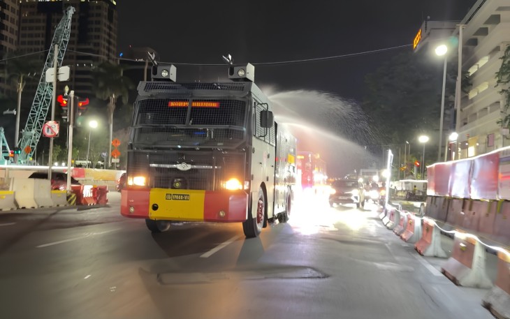 Polri Kerahkan Water Cannon dan Bagikan Masker, Layani Masyarakat Terdampak Material Erupsi Gunung Anak Krakatau