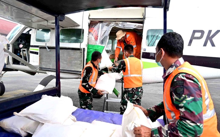 Tiga Ton NaCl Disemai dari Udara, Lanud Sjamsudin Noor Dukung OMC Tekan Karhutla Kalimantan Selatan