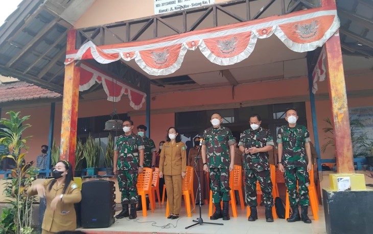 Ketua Kelompok Penyuluhan dan Pencegahan Satgas Karhutla TNI Wilayah Kayan Hilir Kolonel Arh Saptarendra, P, ST, MM , Kayan Hilir, Sintang, Kalbar, Selasa (8/9/2026)