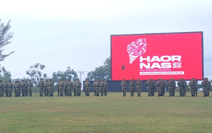 Pamen Ahli Bid. Sosbud Sahli Pangdam XVIII/Kasuari, Kol Arm Sugiharto, S.E., menjadi irup peringatan Hari Olahraga Nasional (Haornas) ke-43 Tahun 2026,