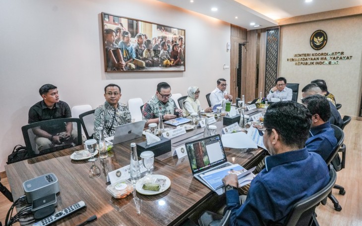 Menteri Ekonomi Kreatif/Kepala Badan Ekonomi Kreatif (Ekraf) Teuku Riefky Harsya, beraudiensi dengan Menteri Koordinator Bidang Pemberdayaan Manusia (Menko PM), Muhaimin Iskandar di Kantor Kemenko PMK, Jakarta, Kamis (10/9/2026)