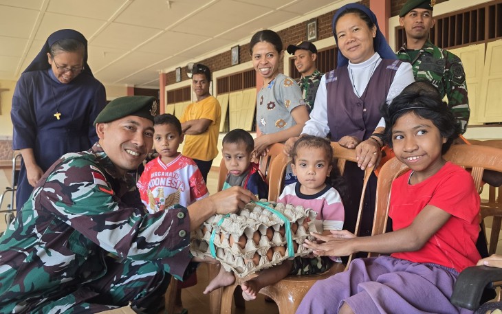Yonarmed 12 Kostrad Salurkan Sembako Jumat Berkah untuk Anak Panti