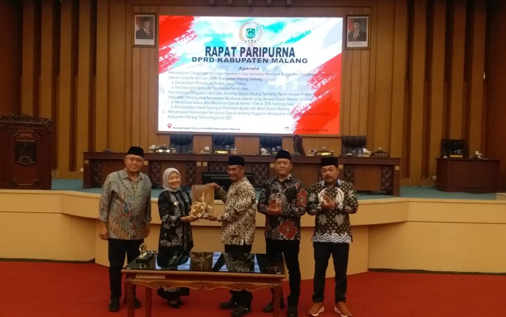 Lima Fraksi Dukung Dua Raperda, Perlindungan Guru Jadi Sorotan