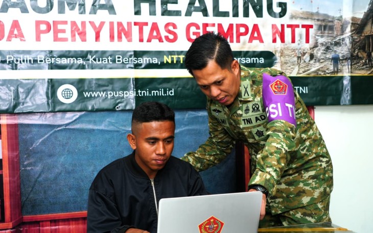 Puspsi TNI Berikan Trauma Healing bagi Relawan TNI dan Persit Penyintas Gempa NTT