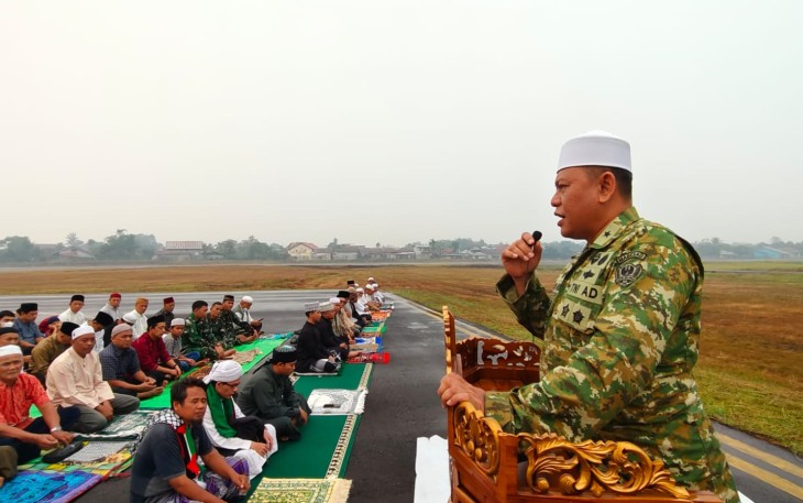 Satgas Kahurtla TNI Gelar Sholat Istisqo dan Sosialisasi di Melawi