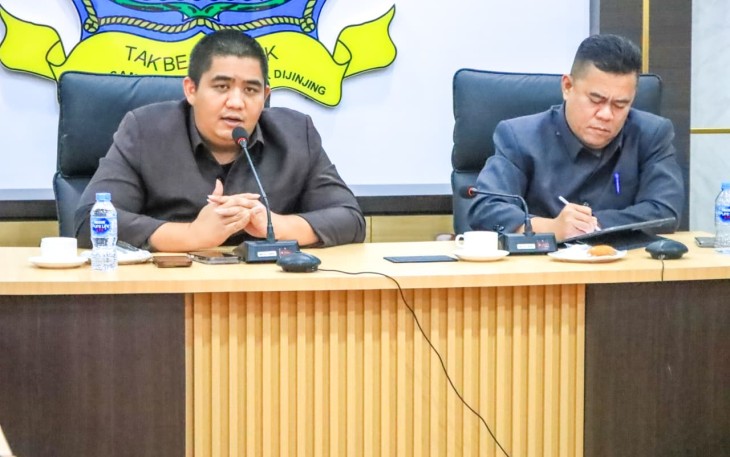 Bupati Bintan Roby Kurniawan memimpin rapat koordinasi bersama seluruh instansi terkait untuk membahas langkah pencegahan dan penanganan kabut asap, Senin (14/9/2026).