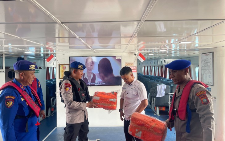 Satpolairud Polres Karimun Cek Alat Keselamatan Kapal Penumpang Antisipasi Kecelakaan Laut