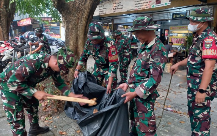 Kodim 0315/Tanjungpinang Gelar Karya Bhakti Bersihkan Pasar Bintan Center