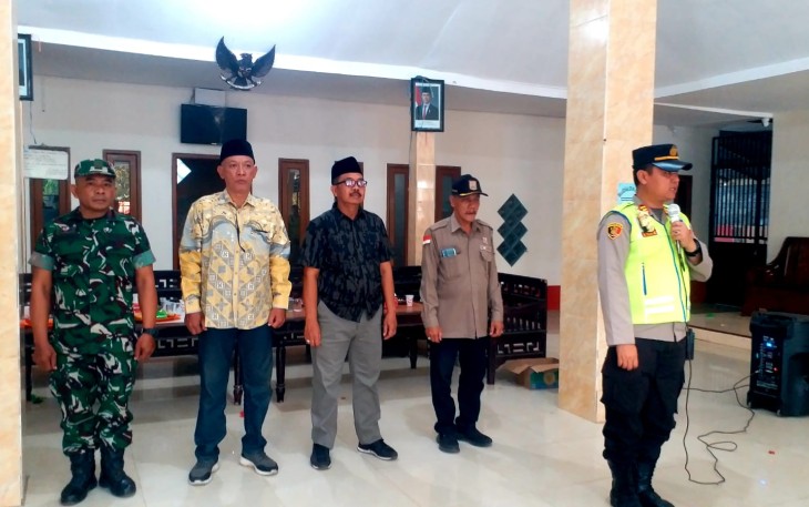 Persiapan pengamanan pelaksanaan Karangsari Carnival di Desa Karangsari, Kecamatan Bantur, Kabupaten Malang, dimatangkan melalui apel gabungan yang digelar di Pendopo Agung Karangsari, Sabtu (19/9/2026)