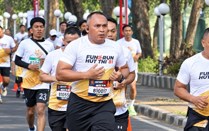 Ribuan peserta memeriahkan Fun Run dalam rangka memperingati HUT ke-81 Tentara Nasional Indonesia (TNI) yang digelar di Kota Malang, Jawa Timur, Minggu (20/9/2026)