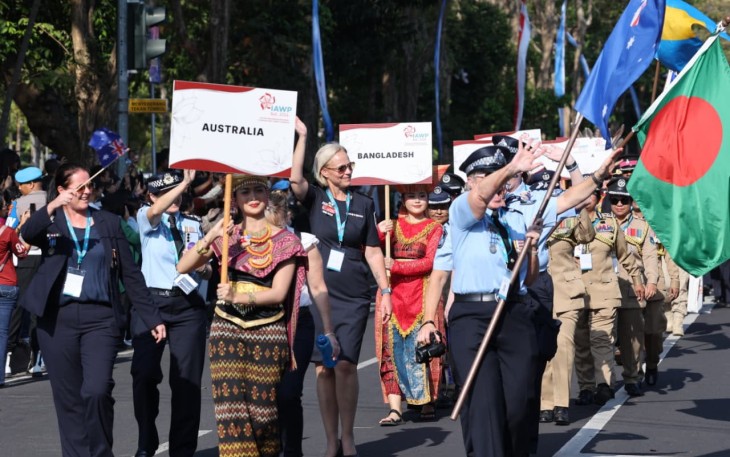 Parade 450 Polwan dari 43 Negara Meriahkan IAWP 2026 di Bali
