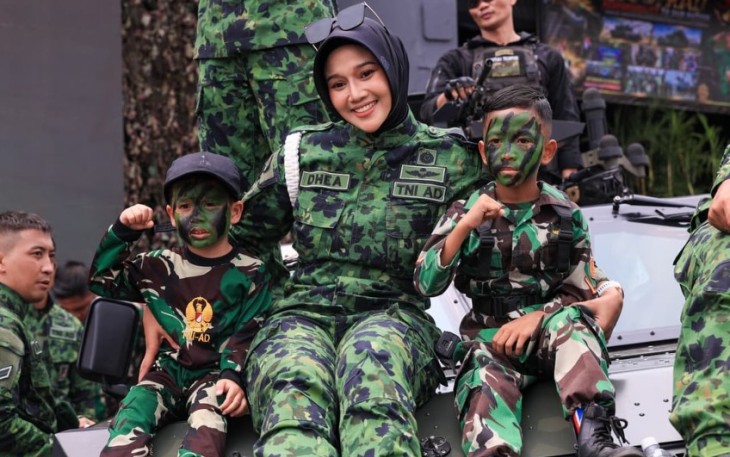 Antusiasme Masyarakat Banjiri Stan Kostrad di Hari Kedua TNI Fair 2026