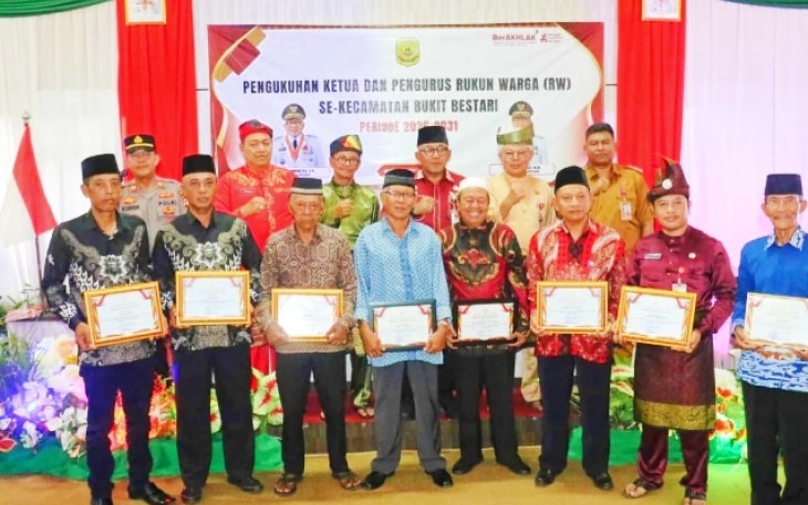 Pengurus RW Bukit Bestari Dikukuhkan, Lis Darmansyah Tekankan Penguatan Data dan Pelayanan