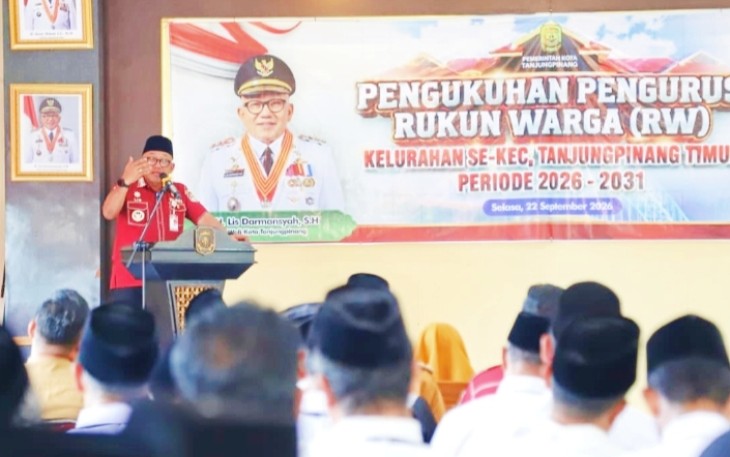 Wako Lis sampaikan pesan dihadapan pengurus RW se Kecamatan Tanjungpinang Timur yang baru dikukuhkan