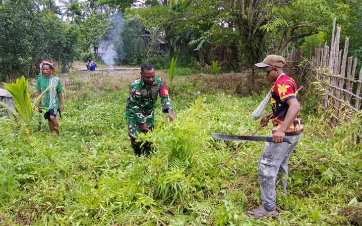 Gotong Royong di Batom sambut HUT Ke-81 TNI