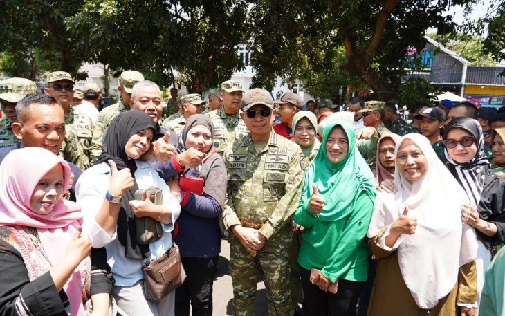 Panglima TNI Jenderal TNI Agus Subiyanto menghadiri Bazar TNI Bersama Rakyat yang digelar Korem 072/Pamungkas