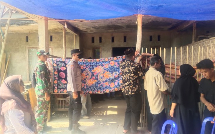 Evakuasi Warga Meninggal Dunia Terjatuh Dari Pohon di Arjosari