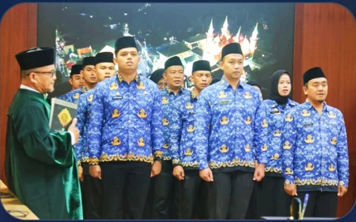 Sekda Prov Kepri Misni Lantik PNS dan Pejabat Fungsional Pemprov Kepri :Tekankan Pentingnya Peningkatan Kualitas Diri dan Semangat Melayani