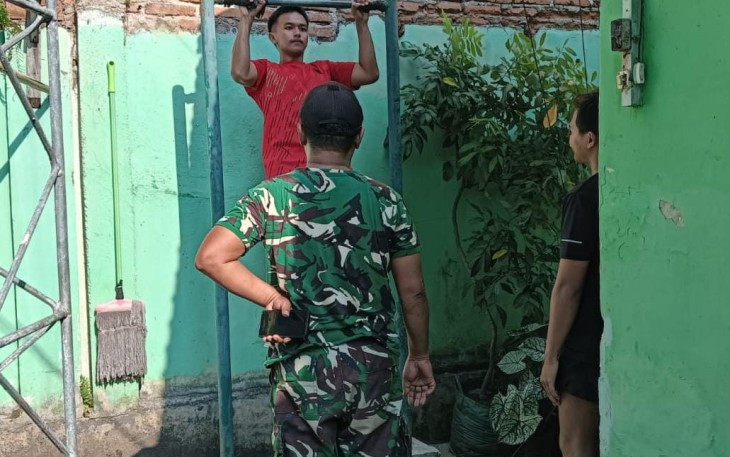 Latih jasmani calon pendaftar TNI