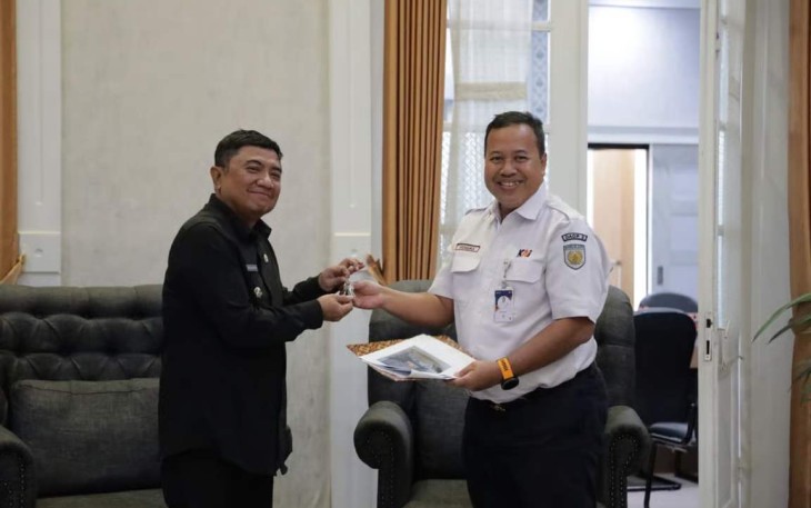 KAI Daop 2 Bandung Serahkan Gardu JPL 19 kepada Pemkab Garut