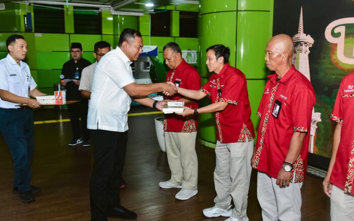 KAI Services Gelar Kegiatan Buka Bersama Porter Serentak di 15 Stasiun