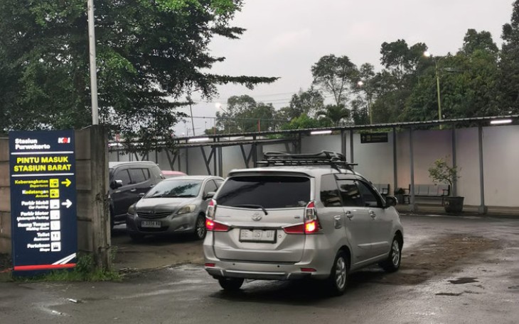 Pecah Kepadatan, Stasiun Purwokerto Buka Akses Drop Zone Pintu Barat