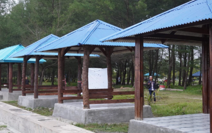 Puluhan Gazebo Gratis Disiapkan di Pantai Panjang /Foto : MC 