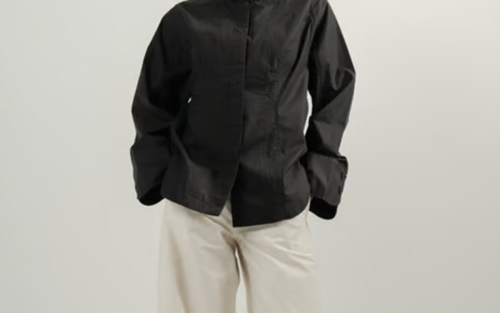 STYLE GUIDE: The Black Edit – Mendefinisikan Ulang Seragam Minimalis Modern