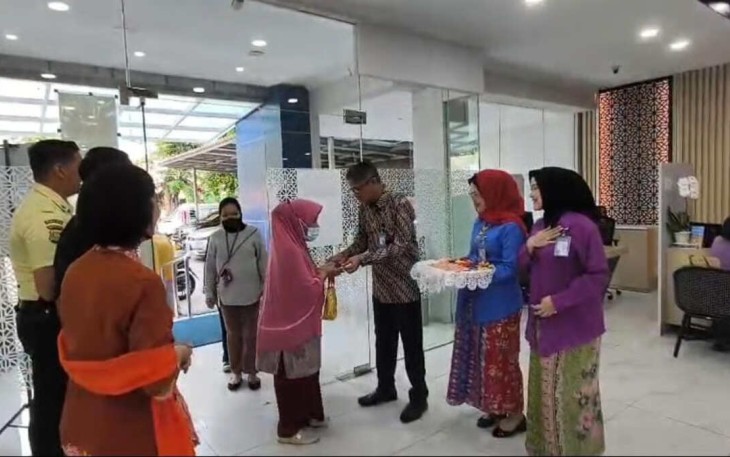 Semarak Hari Pelanggan Nasional, BRI BO Tanjung Priok Sambut Nasabah Hangat Berwastra