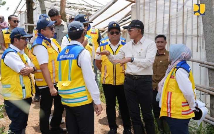 Tinjau Penanganan Longsor di Cisarua