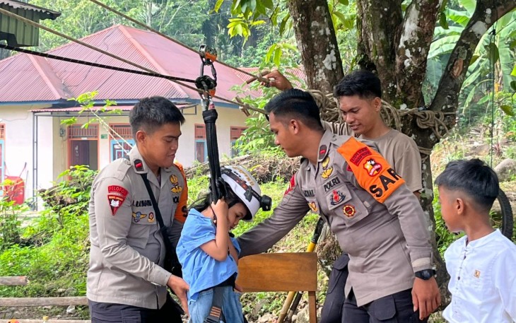 Kegiatan trauma healing bagi masyarakat terdampak bencana di wilayah Kayu Pasak, Minggu (4/1/2026). 
