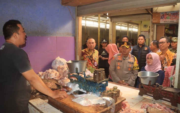 Kapolres Probolinggo Cek Harga dan Ketersediaan Bahan Pangan