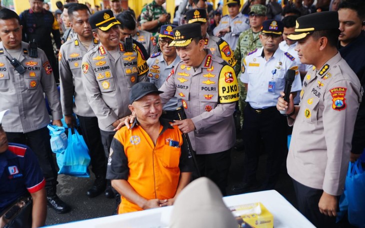 Kapolri Jenderal Listyo Sigit Prabowo meninjau Terminal Purabaya Bungurasih, Sidoarjo