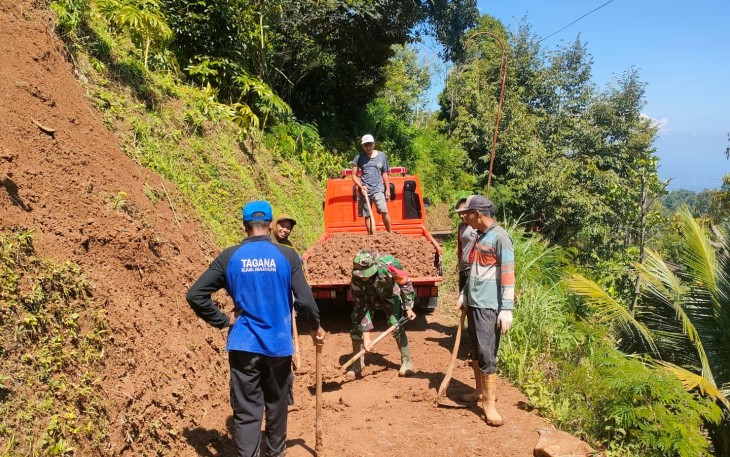 Semangat gotong royong kembali terlihat di Dusun Tegir, Desa Padas, Kecamatan Dagangan, Kabupaten Madiun
