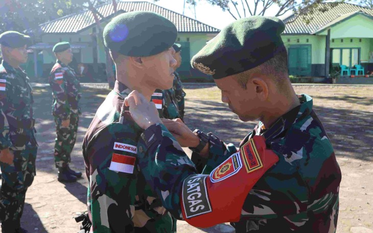 Satgas Pamtas RI–RDTL Sektor Timur Yonarmed 12 Kostrad melaksanakan acara kenaikan pangkat periode 1 April 2026 yang berlangsung khidmat di Makosatgas Pamtas RI–RDTL Sektor Timur 